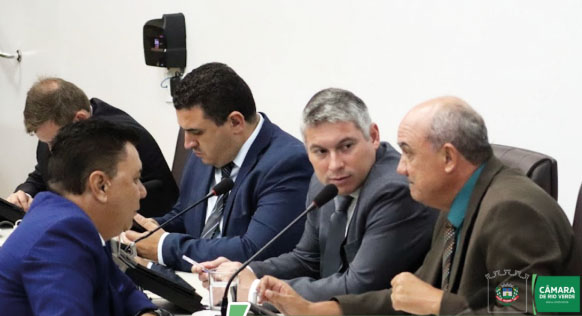 Assuntos parlamentares e  apresentação de nove projetos